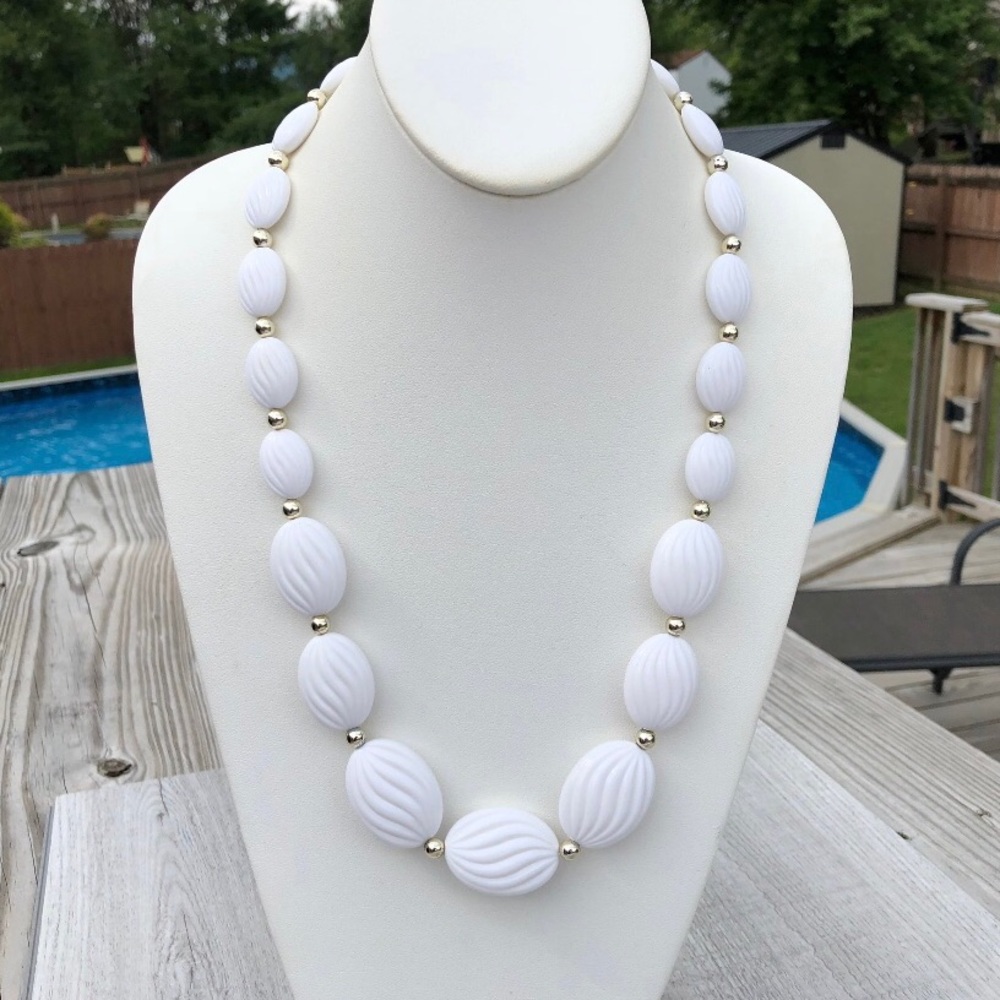 Fantastic Ridged White Beaded Vintage Necklace